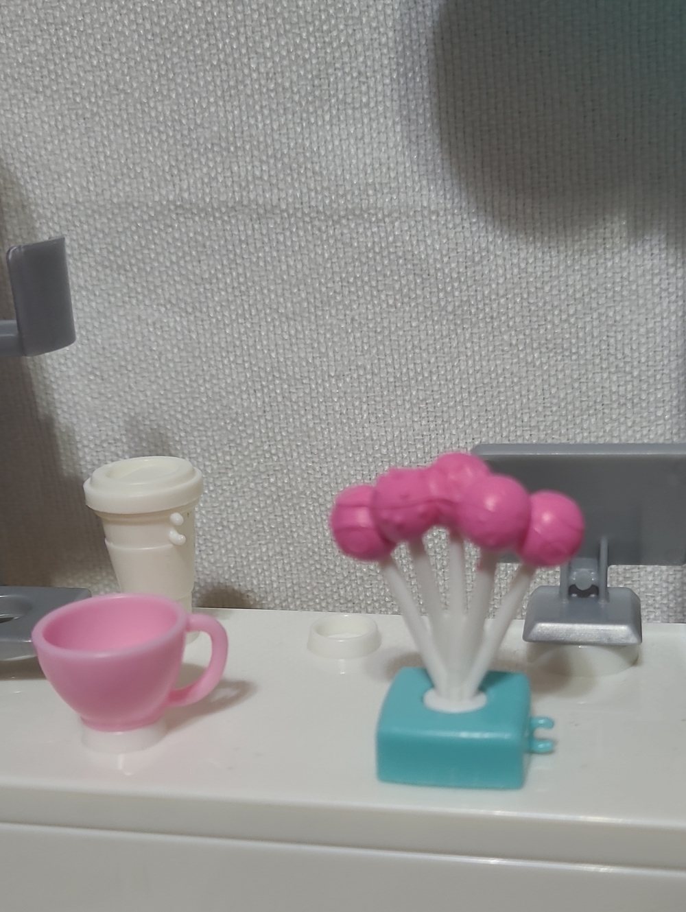 Barbie Year 2019 You Can Be Anything Coffee Shop Playset W/ Curvy Barbie Doll - Picture 6 of 12